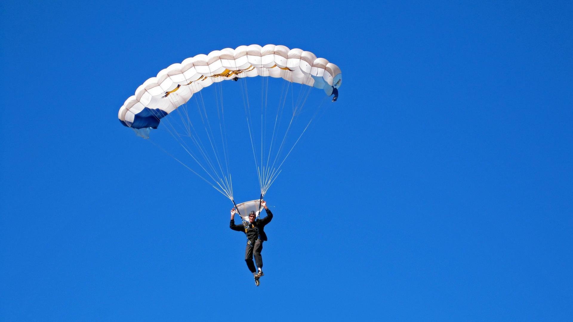 kaiyun开云·官方网站-泰国骑手Natchinapha Rattanachotirat在“Princess’s Cup Thailand 2024”中赢得FEI SEA Cup冠军，展现出色表现。